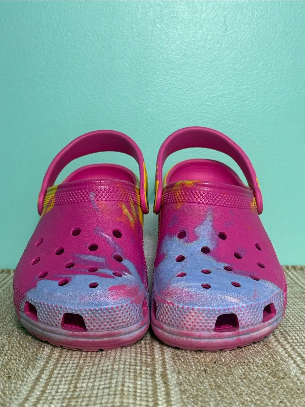 CROCS Kids Classic Ombre Clogs With Heel Strap. Multi Color/Tie Dye. Size— J 2